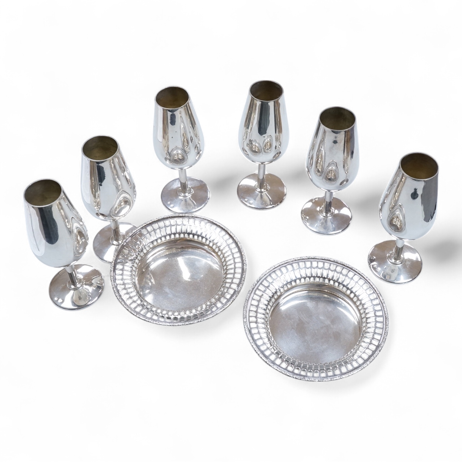 A pair of George VI silver bonbon dishes, by Davis, Duff & Son Birmingham, 1937, diameter 12.3cm, together with a set of six continental plated flutes.